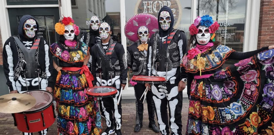 Día de Muertos feest – Día de Muertos parade, loopgroep